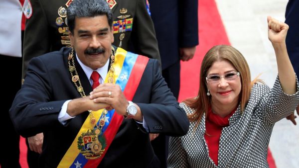 الرئيس الفنزويلي نيكولاس مادورو وزوجته سيليا فلوريز