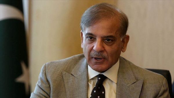 رئيس وزراء باكستان يصل السعودية في اول زيارة خارجية منذ توليه المنصب