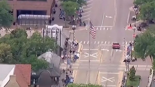 هجوم شيكاغو.. بايدن مصدوم والشرطة تواصل البحث عن مطلق النار