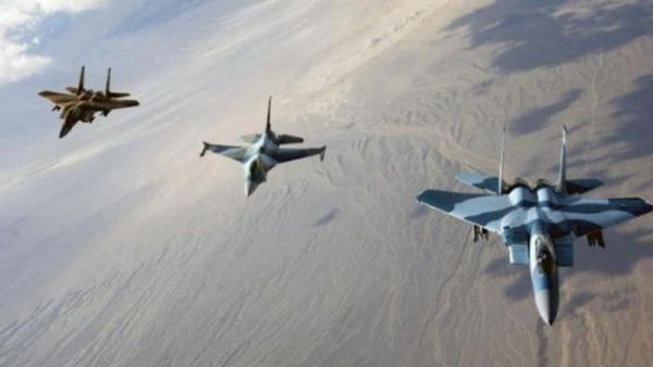 التحالف يقصف مطار صنعاء بعد إنذار المنظمات الدولية والإنسانية بإخلائه فورا