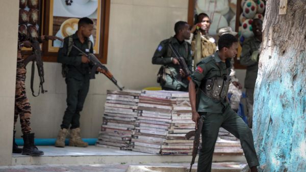 12 قتيلا في اطلاق نار وتفجير انتحاري وسط مقديشو