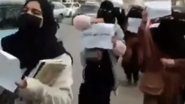 منظمات دولية تعلق نشاطها في افغانستان بعد منعها من توظيف النساء