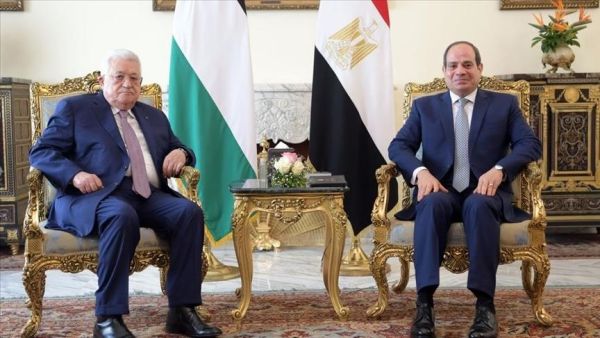 السيسي وعباس يبحثان جهود تحريك السلام ويتسلمان دعوة لحضور قمة الجزائر