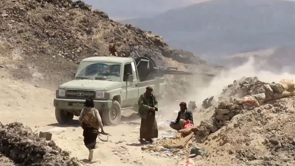 الحكومة اليمنية تنفي سيطرة الحوثيين على العبدية