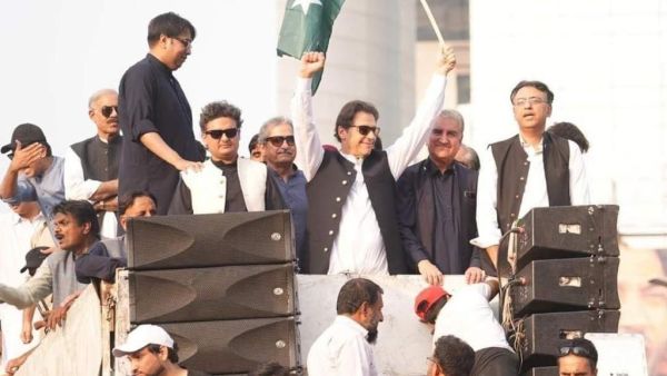 مقتل صحفية دهستها مركبة عمران خان