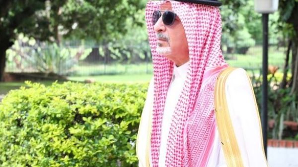 إصابة وزير الدولة السعودي أحمد قطان ووالدته في حادث سير بإيطاليا