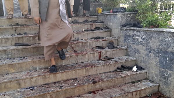 عشرات القتلى بتفجير مسجد للسنة في أفغانستان