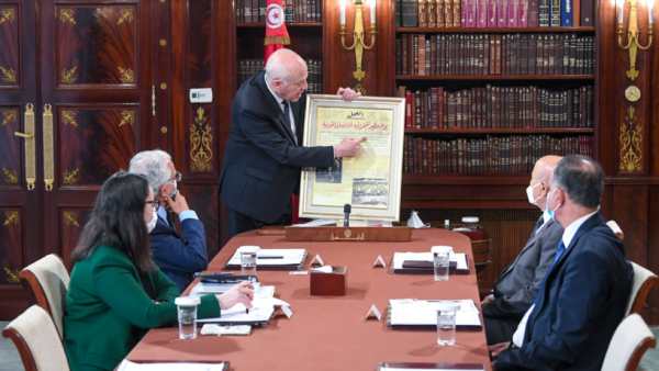 سعيّد يؤكد التزامه باحترام الحريات: "لست من دعاة الفوضى والانقلاب"