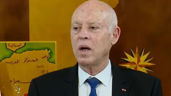 الرئيس التونسي يقرر حل المجالس البلدية واستبدالها بادارات معينة