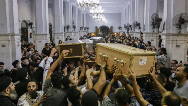 تشييع أحد ضحايا حريق كنيسة أبو سيفين