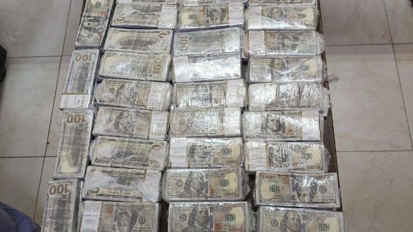 ضبط مليون دولار مزيفة بحوزة ٣ أشخاص شمالي الأردن