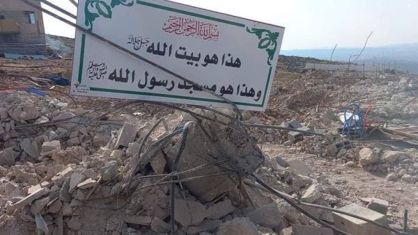 الجيش الاسرائيلي يهدم مسجدا قرب الخليل