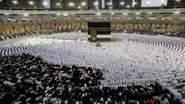 عزل مسؤولين بالمسجد الحرام "لتقصيرهما في مهامهما"