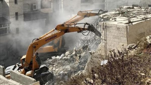 القوات الاسرائيلية تهدم ثلاثة منازل في الخليل