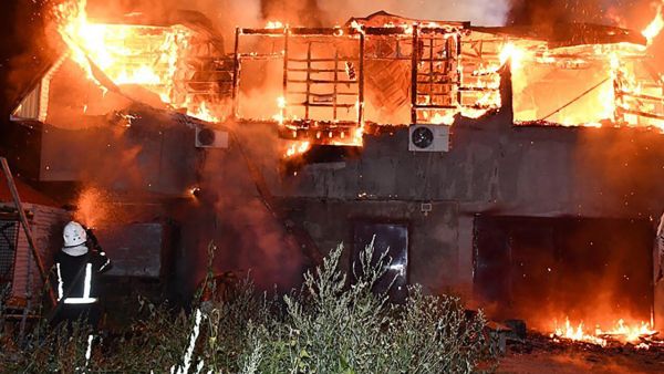 الجيش الروسي يُمطر ميكولايف بالصواريخ وزيلنيسكي ينشر فيديو يظهر الدمار