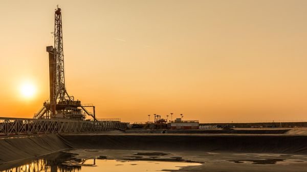 العراق.. اعتقال ضابط استخبارات متورط بأكبر شبكة لتهريب النفط 