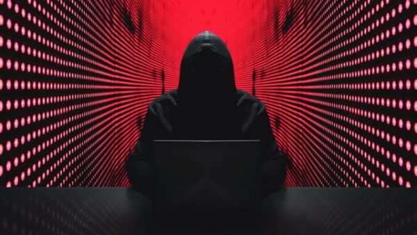 قراصنة روس يخترقون مواقع المطارات الأميركية