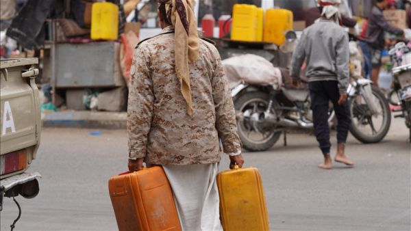 صنعاء تشهد أسوأ أزمة وقود منذ بدء الحرب