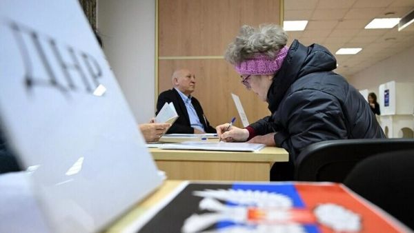 لوغانسك وزابوروجيه تطلبان رسميا الانضمام الى روسيا