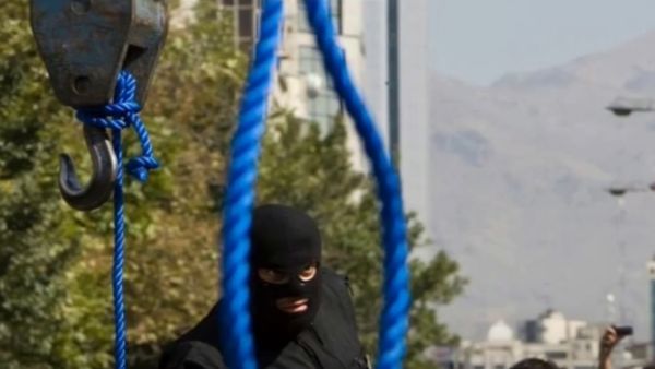 إيران تشنق جثة رجل ميت !