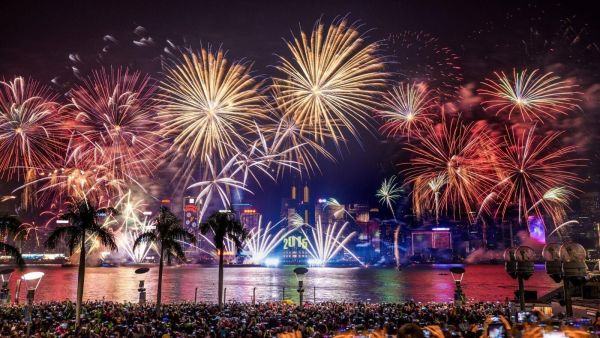 العُمانيون أول العرب استقبالا للسنة الجديدة والموريتانيون آخرهم