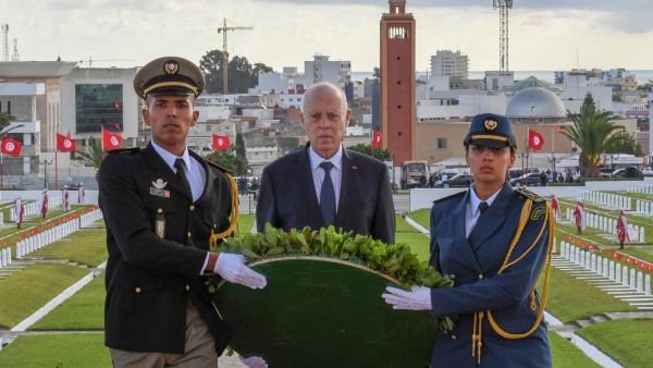 سعيّد خلال إشرافه على موكب إحياء الذكرى 59 لعيد الجلاء بمدينة بنزرت شمالي البلاد