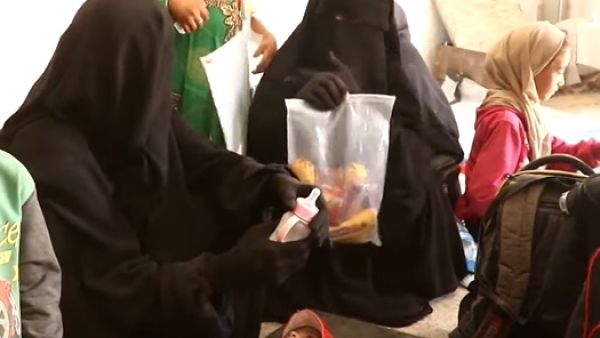 فرنسا تستعيد 55 امرأة وطفلا من مخيمات الجهاديين في سوريا