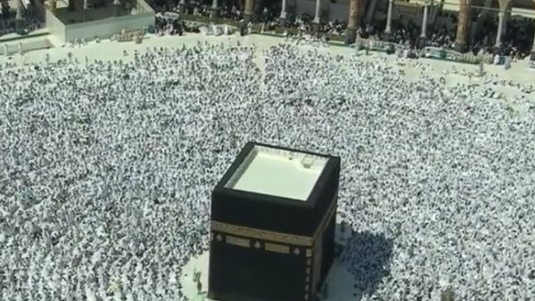 السديس يندد بـ"سفاهات" مشاهير التواصل