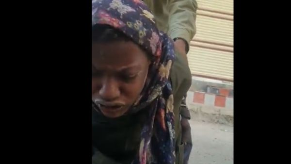 القبض على الفتاة مصاصة دماء الكلاب في صنعاء