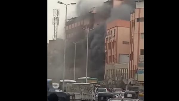 السيطرة على حريق هائل بمستشفى في القاهرة