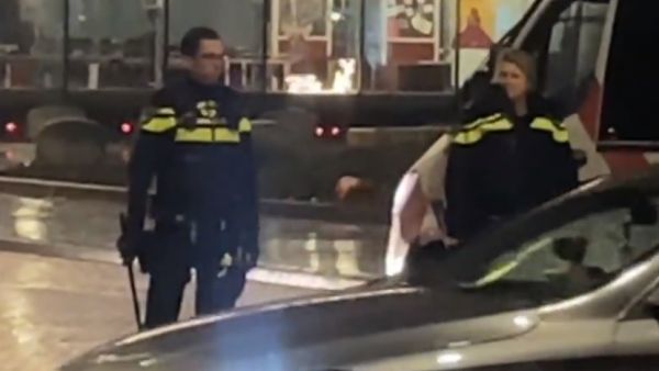 الامن الهولندي ينهال بالهراوات على مشجعي المغرب