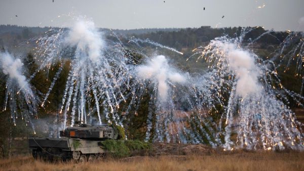 محظورة دوليا.. دولة اوروبية تسعى لإمداد اوكرانيا بقنابل عنقودية