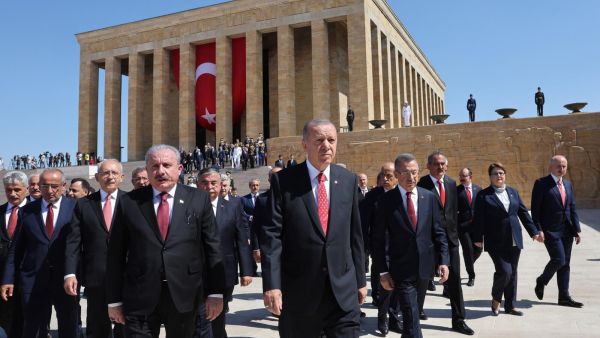 أردوغان يهدد باجتياح الجزر المتنازع عليها مع اليونان