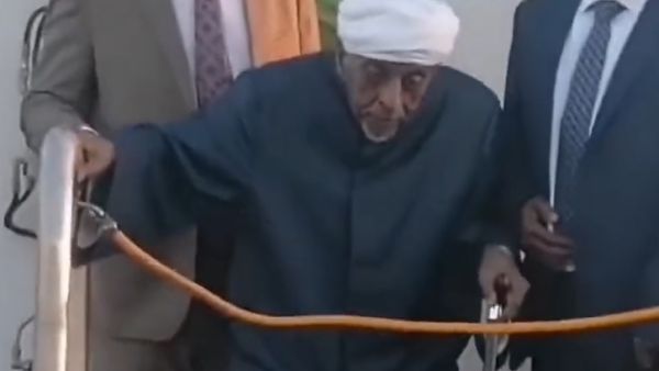 الميرغني يعود للسودان بعد 10 سنوات أمضاها في مصر