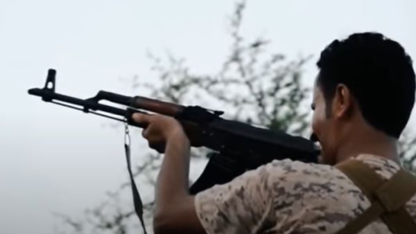 اليمن.. مقتل ثلاثة مدنيين وجندي بانفجارين في الحديدة وأبين