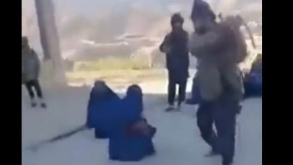 طالبان تجلد نساء لخروجهن الى السوق دون محرم