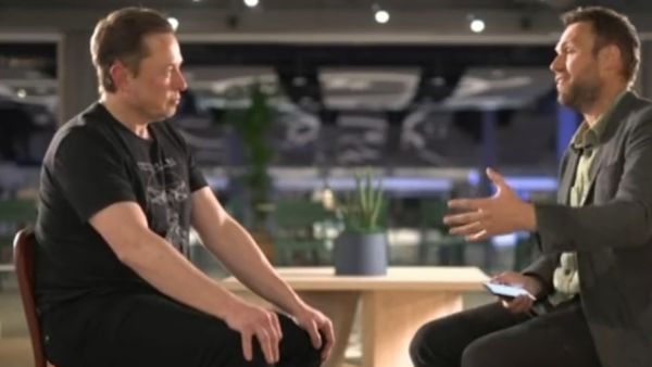 ايلون ماسك اشترى تويتر "بدافع الملل"