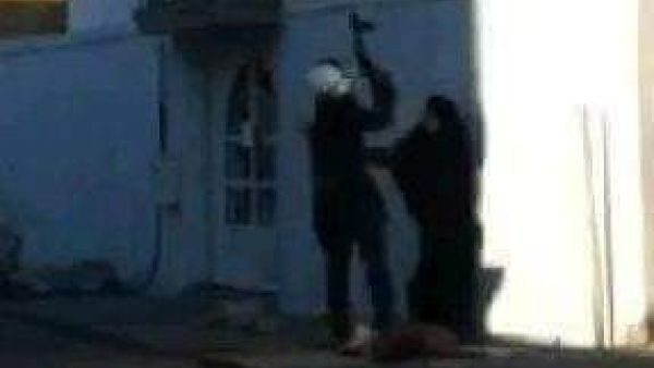 تمزيق ملابس فتاة ومحاولة اغتصابها في شارع عام يمدينة تعز