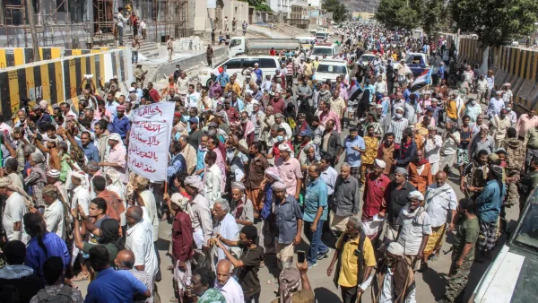 لليوم الثاني.. تظاهرة في عدن احتجاجا على سوء الاوضاع المعيشية
