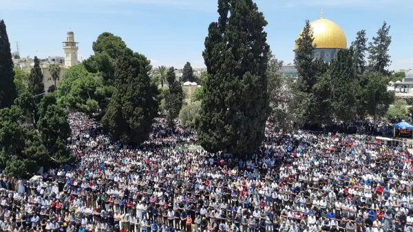 180 ألف أدوا صلاة الجمعة الأولى من رمضان في رحاب المسجد الأقصى