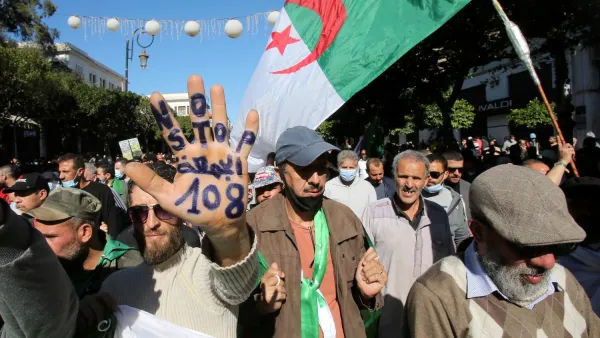 مظاهرات حاشدة بالجزائر