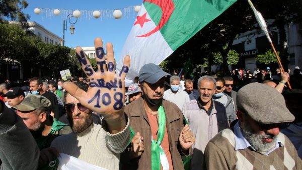 مظاهرات حاشدة بالجزائر