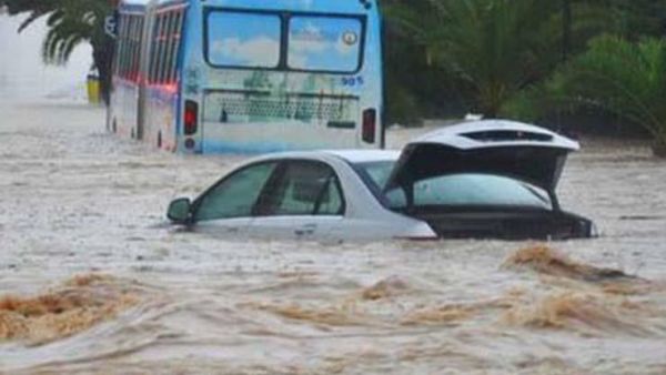 ستة قتلى جراء فيضانات عارمة غربي الجزائر