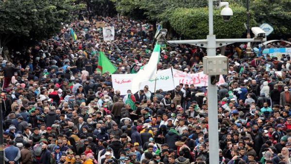 تظاهرة حاشدة لأنصار الحراك في العاصمة الجزائرية