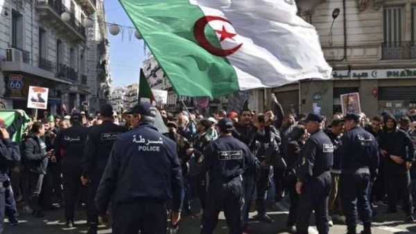 أحكام بالسجن بحق 31 متظاهرا أوقفوا الجمعة في الجزائر