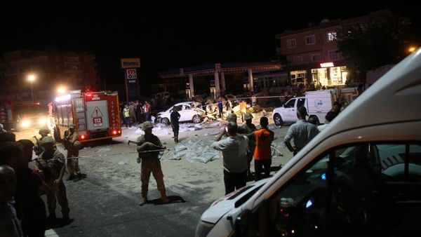 شاحنة تداهم حشدا جنوب شرقي تركيا وتخلف 16 قتيلا