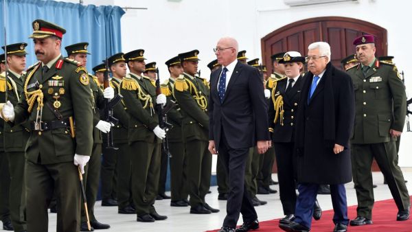 الحاكم العام الأسترالي يزور رام الله ويلتقي عباس