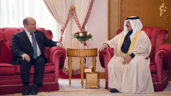 ملك البحرين يستقبل بينيت وولي العهد يقبل دعوة لزيارة إسرائيل