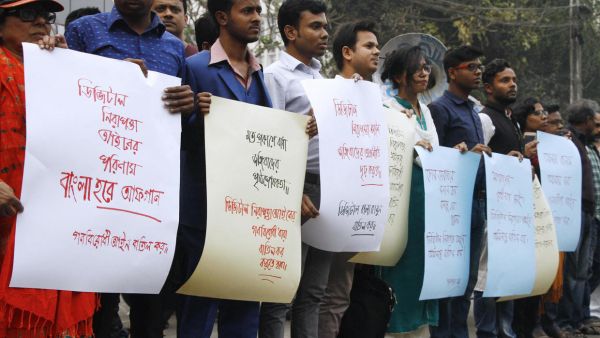 بنغلادش توقف مغنيا صوفيا بتهمة الاساءة للمسلمين