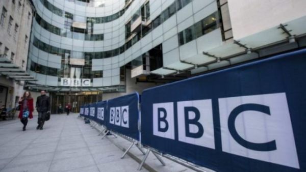 بي بي سي توقف بثها الإذاعي بالعربية